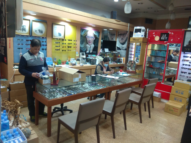 百視達眼鏡行
